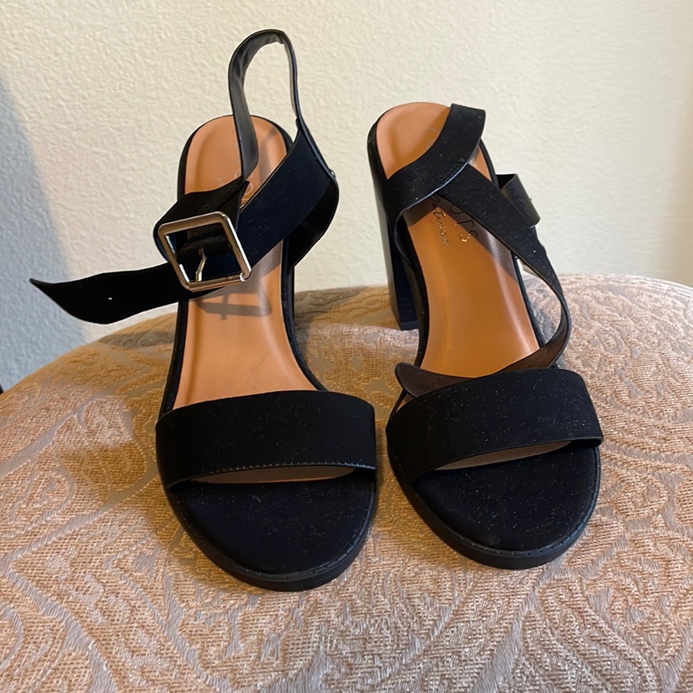 NWOT Black suede sandals